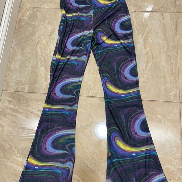 Urban Outfitters NGOrder Flare Pant
NWT Size 8 - Picture 6 of 10